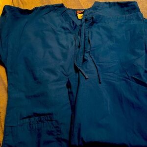 Women’s nursing scrubs